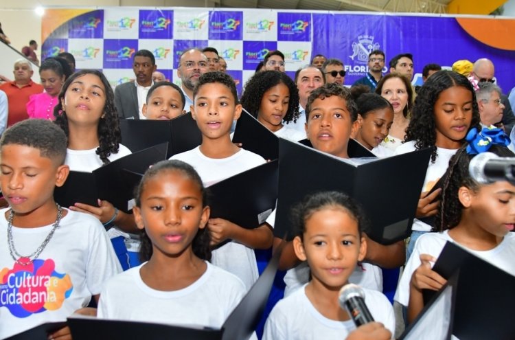 Mercado Público reabre com estrutura moderna nos 127 anos de Floriano