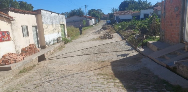 Doze bairros de Floriano passaram por serviço de manutenção na pavimentação poliédrica