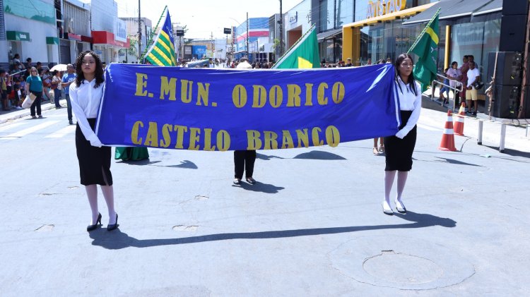 Comemoração pela Independência do Brasil é marcada por Desfile Cívico em Floriano