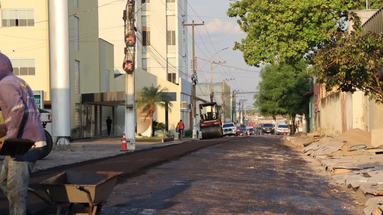 Rua São João recebe pavimentação asfáltica que beneficiará centenas de moradores da região