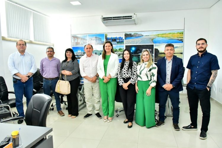 Prefeitura, MP e TCE discutem a situação dos catadores de recicláveis em Floriano